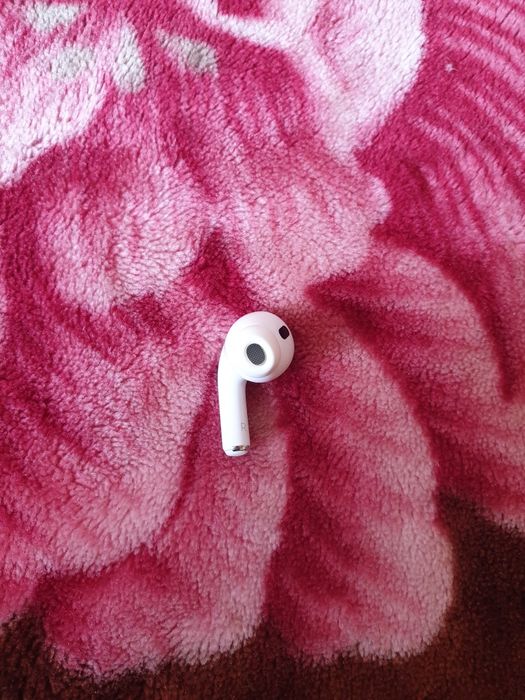 Продам оригинальный наушник Airpods pro 2 правый