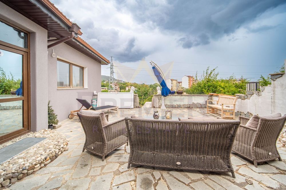 Продава се Къща в Варна, Изгрев - 180 кв.м за 1131 €/кв.м - Снимка #2
