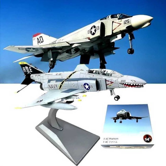 Macheta avion metalica F-4C Pirate Phantom II Navy 1:100 18cm