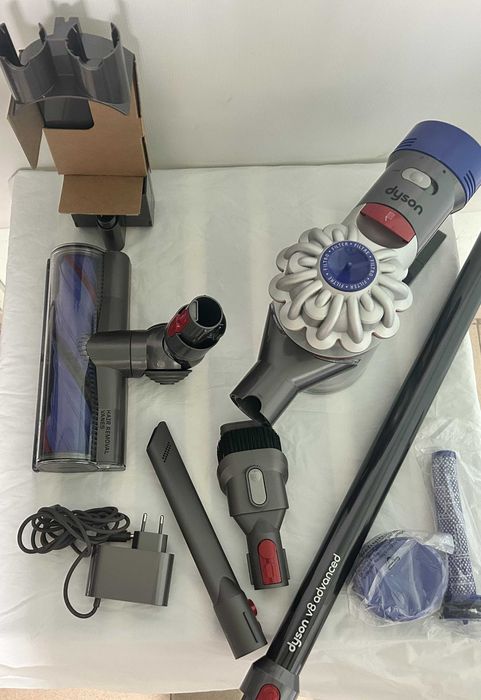 Вертикална прахосмукачка Dyson V8 Advanced с гаранция