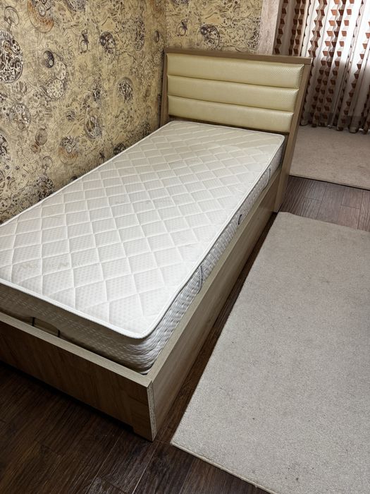 Срочно! Односпальная кровать с подъемным механизмом и матрасом