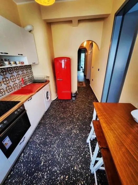 Дава се под наем Тристаен апартамент в София, Център - 80 кв.м за 1500 € - Снимка #2