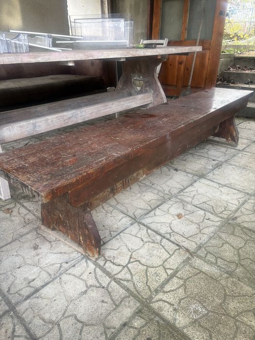 Маса от масивно дърво