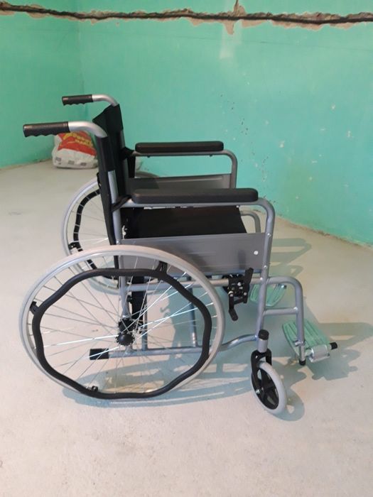 Scaun cu rotile pliabil