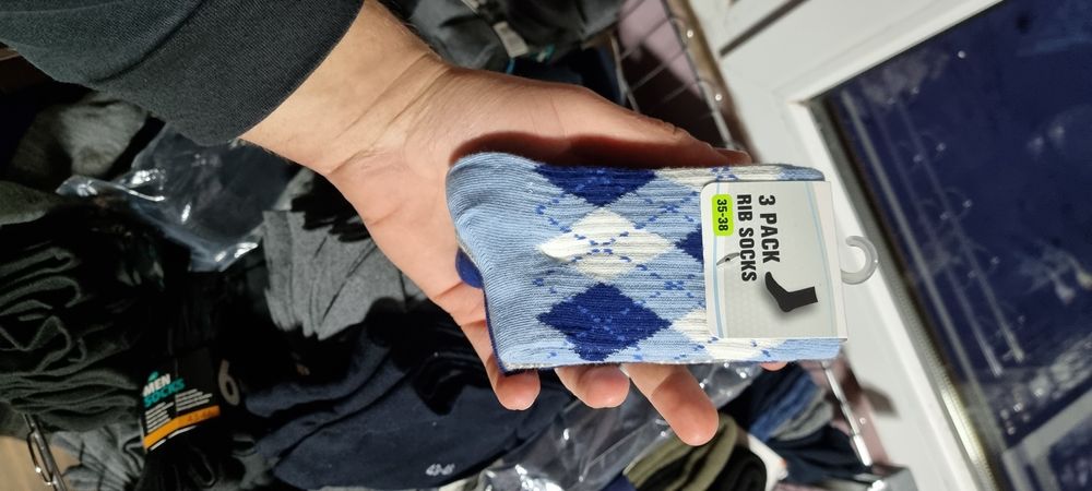 Sosete adulti barbati si dama modele diverse