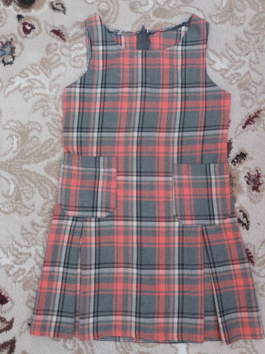 Платье теплое на 3-4 года,шерстяное и велюровое,  сарафан на 5-6 лет