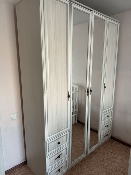 Продам спальный гарнитур