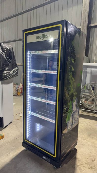 Xaladinik vetrinna xaladeneg vitrinna 750 litr garantiya 1yil