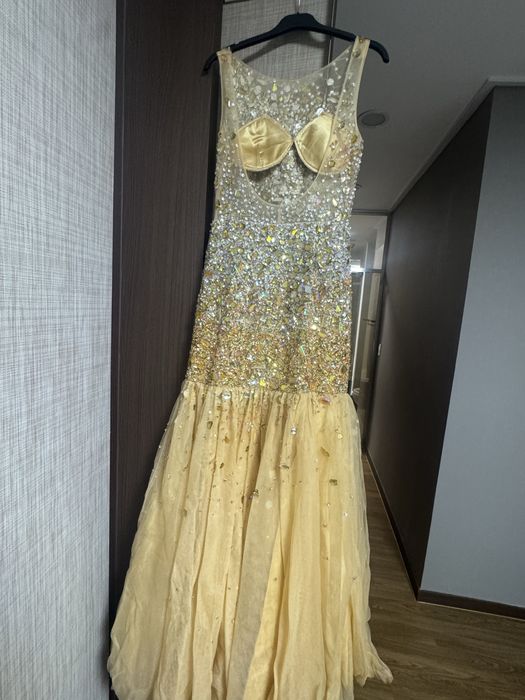 Вечернее или свадебное платье