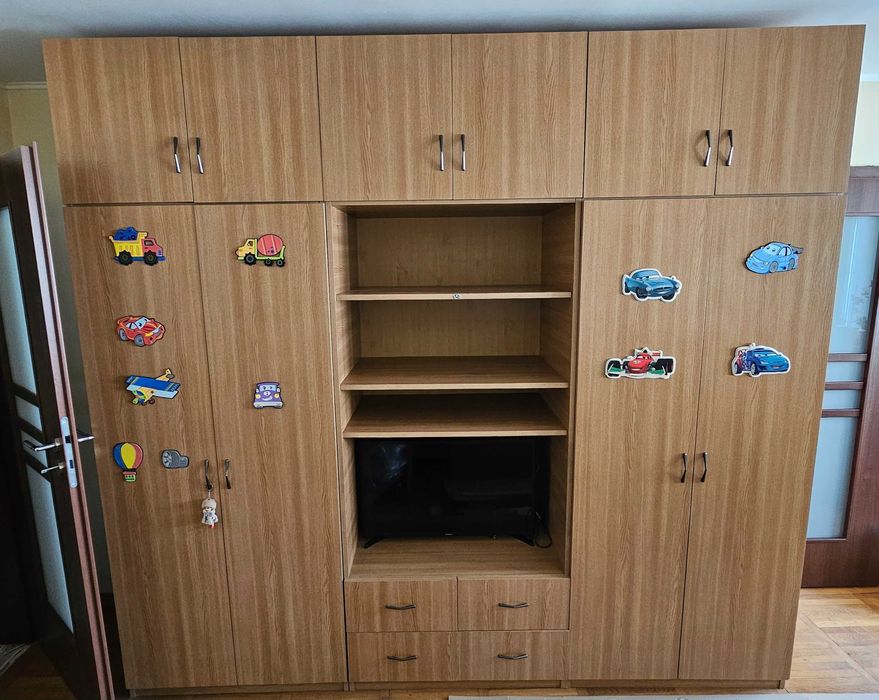 Dulap/ Dressing cu spatiu Tv si mini biblioteca- preț negociabil