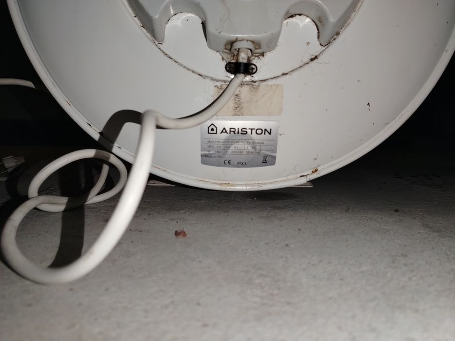 Продаётся водонагреватель фирмы аристон