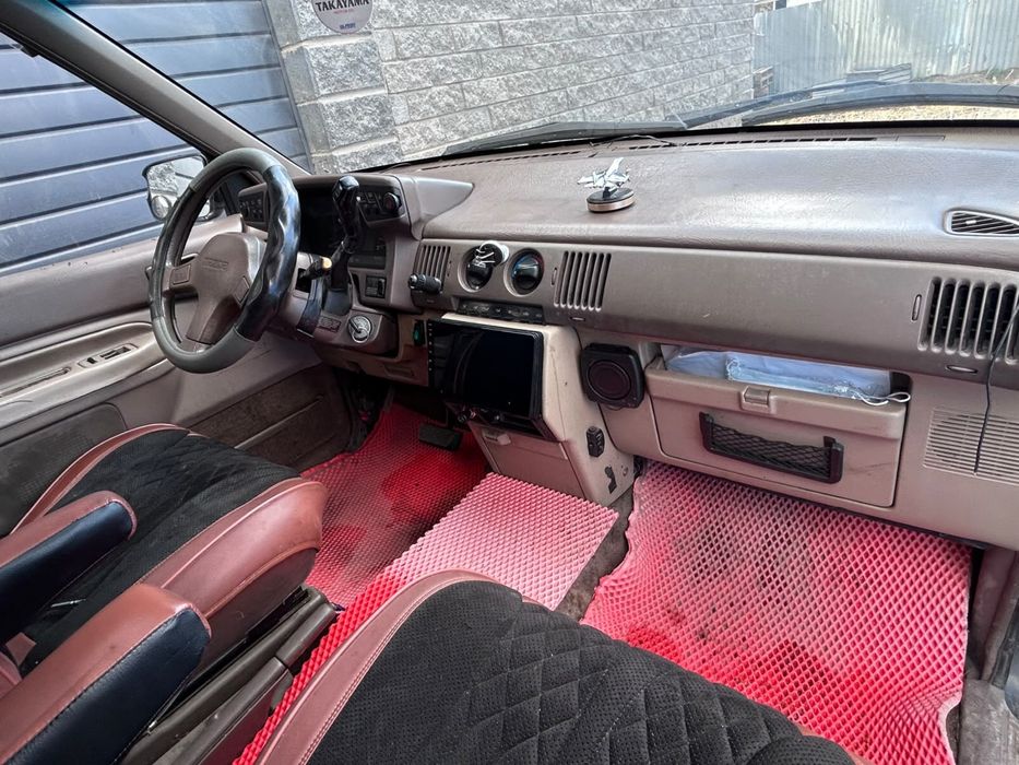 Продам мазду на полном ходу автомат.