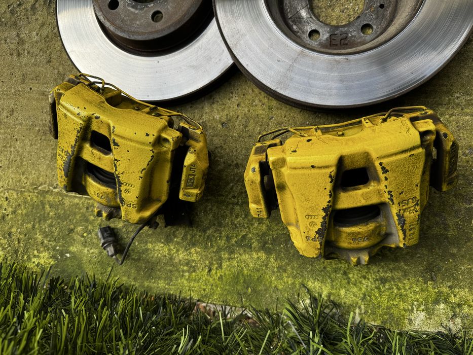 Предни дискове и спирачни апарати от ауди б8.5