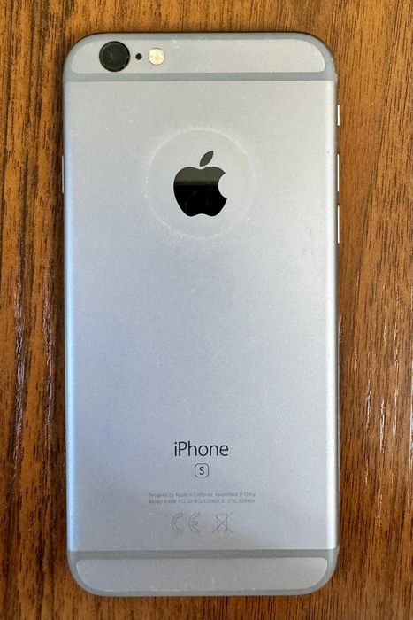 iPhone 6s, память 32 ГБ.