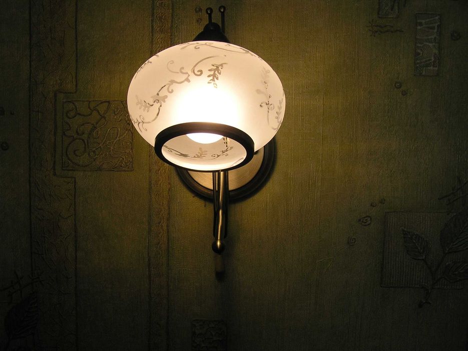 Настенный светильник (бра)
