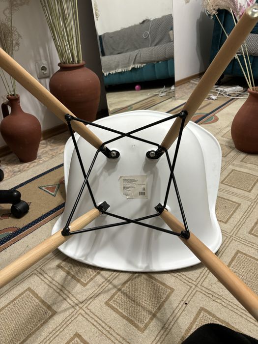 Стулья  EAMES W