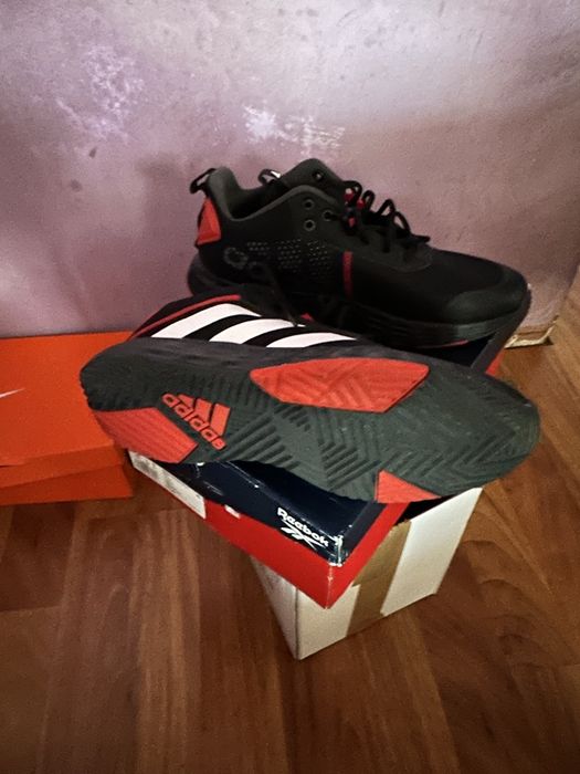 Adidas noi neincaltati
