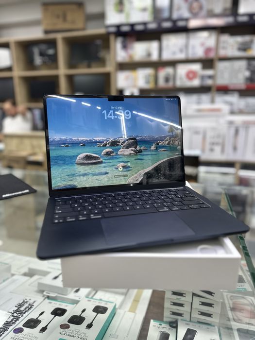 MacBook Air 13 M5 16/512 б/у 3 цикл