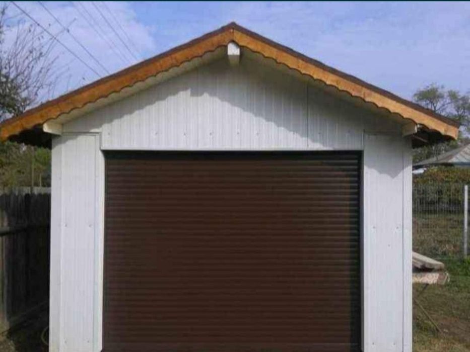 Vand garaj auto pe structura metalica