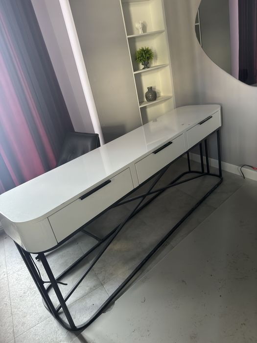 Стол маникюра, 3 рабочих мест