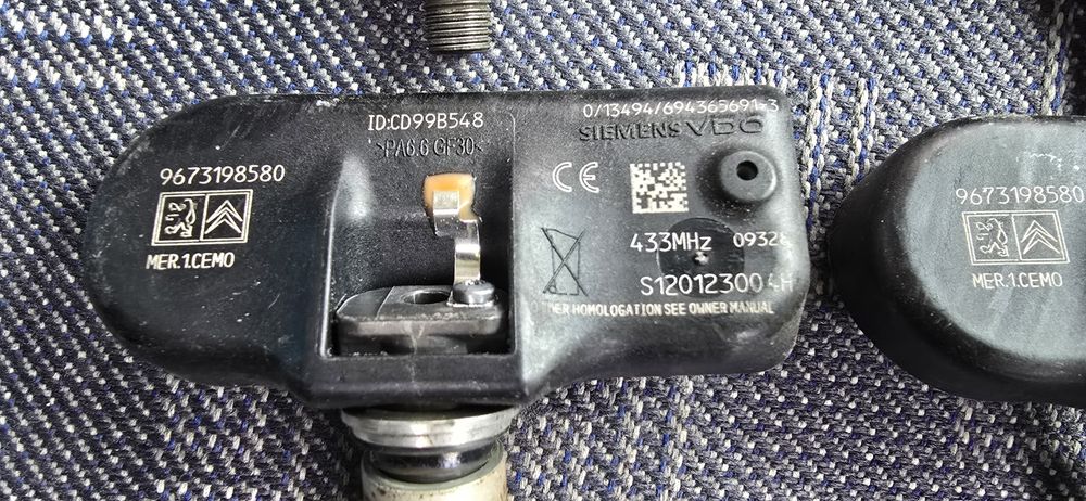 TPMS налягане на гумите са вентили за Peugeot, Citroën, Renault.
