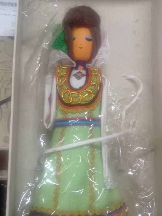 Стара кукла чисто нова