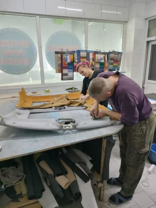 Перетяжка руля ручки акпп Перетяжка торпеды потолка Пошив чехлов ...