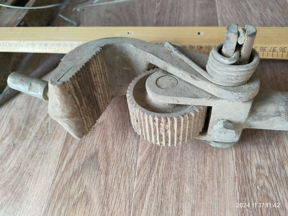 Трубный ключ СССР. Продам.