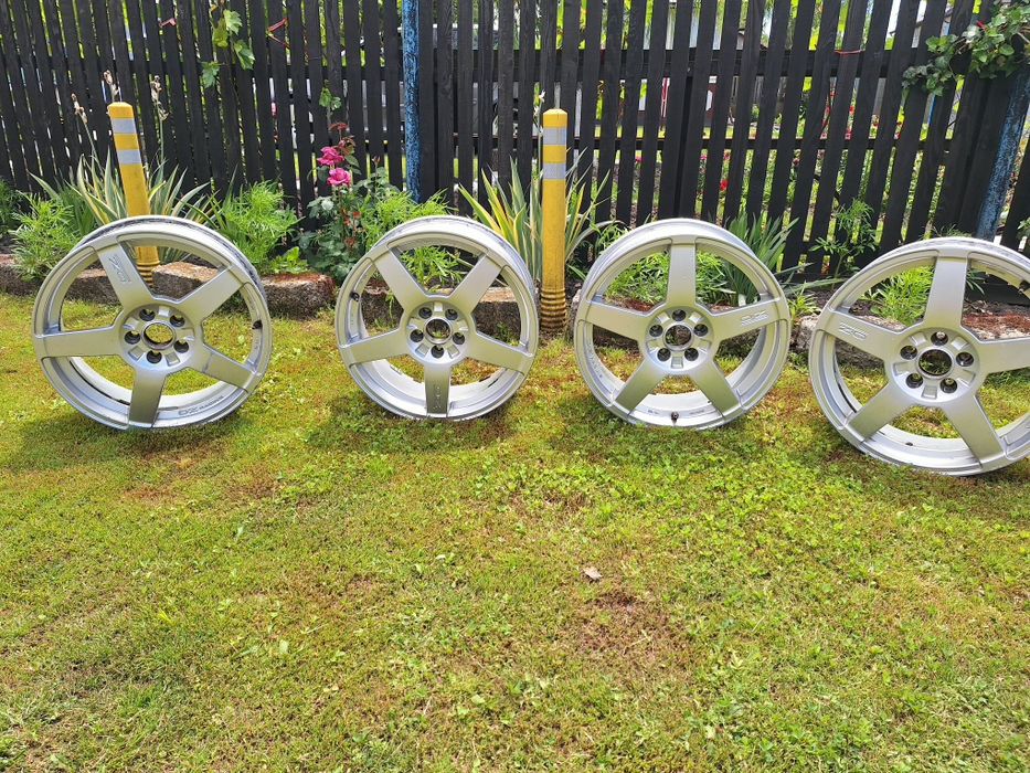 Vând jante OZ Preț: 550eurojante OZ 5x108 R18
Jante OZ 5x108 R18,nu sunt sudate sau strâmbe,au fost montate pe un Ford Mondeo mk3