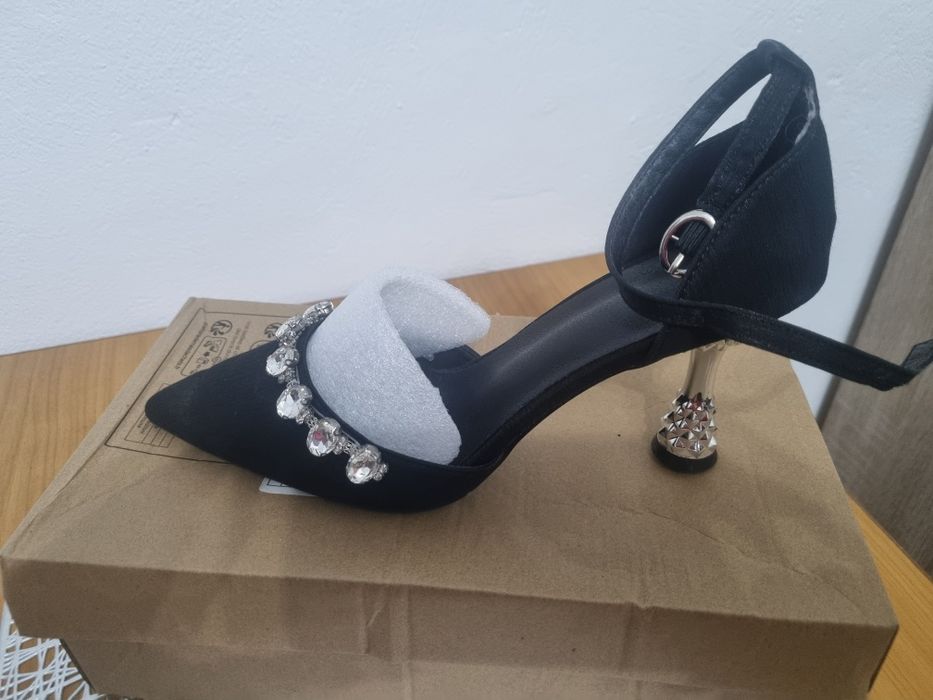 Vand pantofi stileto
