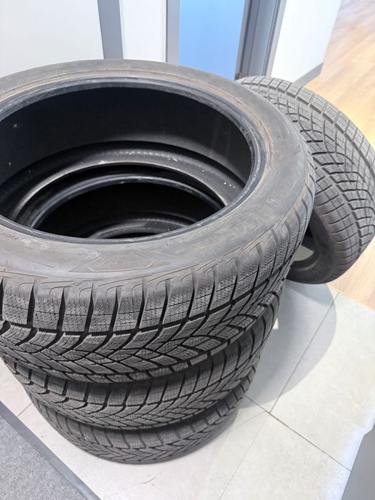 Зимние шины Goodyear