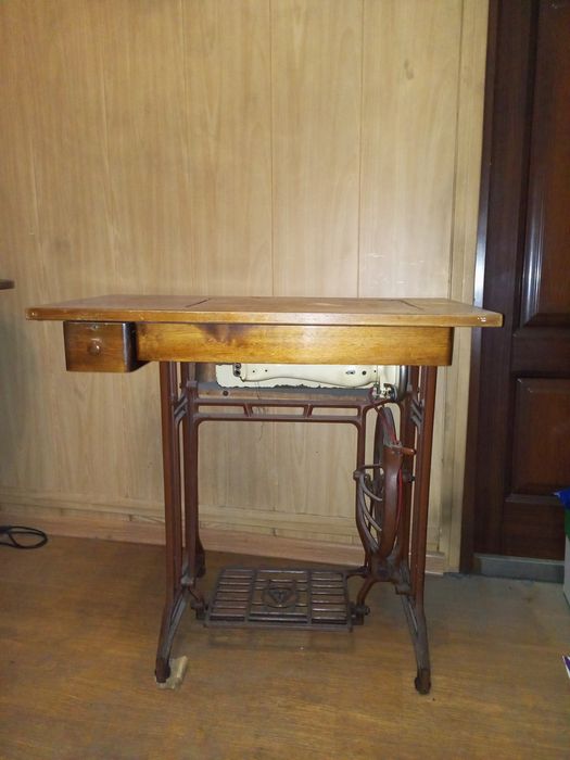 Срочно! Продам швейную машинку