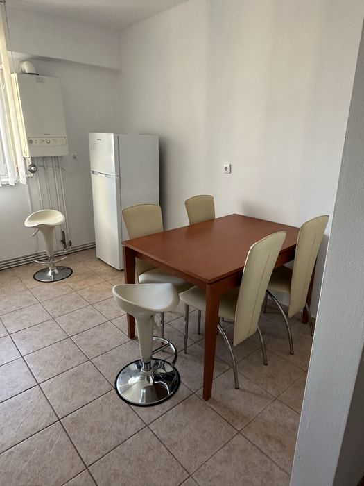 Inchiriez Apartament 2 camere, decomandat