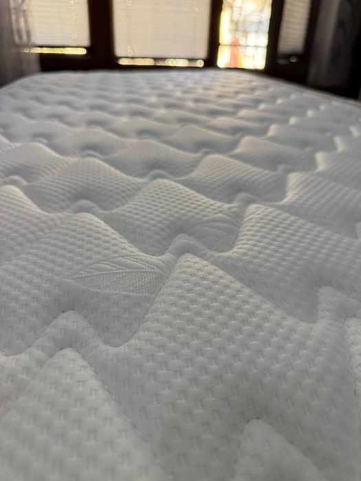 Янги без пружинный Матрас сотилади