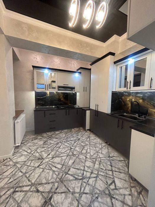 3 xonali uy sotiladi