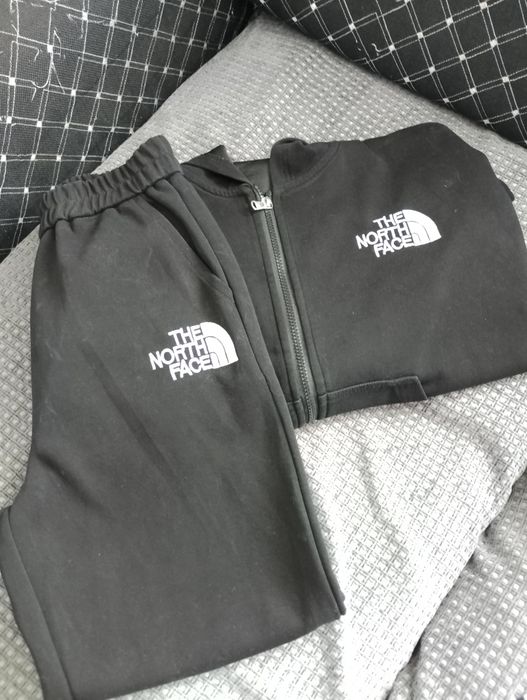 Продам спортивный костюм