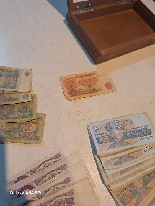 Лот стари банкноти излезнали от употреба