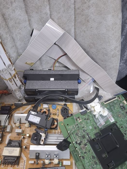 Placa de baza ,sursa,barete led etc,