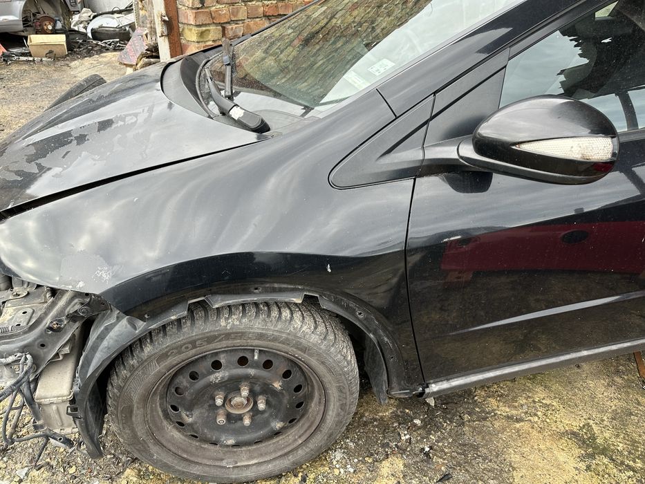 Предна лява врата хонда сивик 8 2006г перфектна