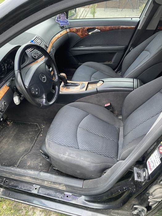 Dezmembrez Mercedes  E 220 cdi W 211