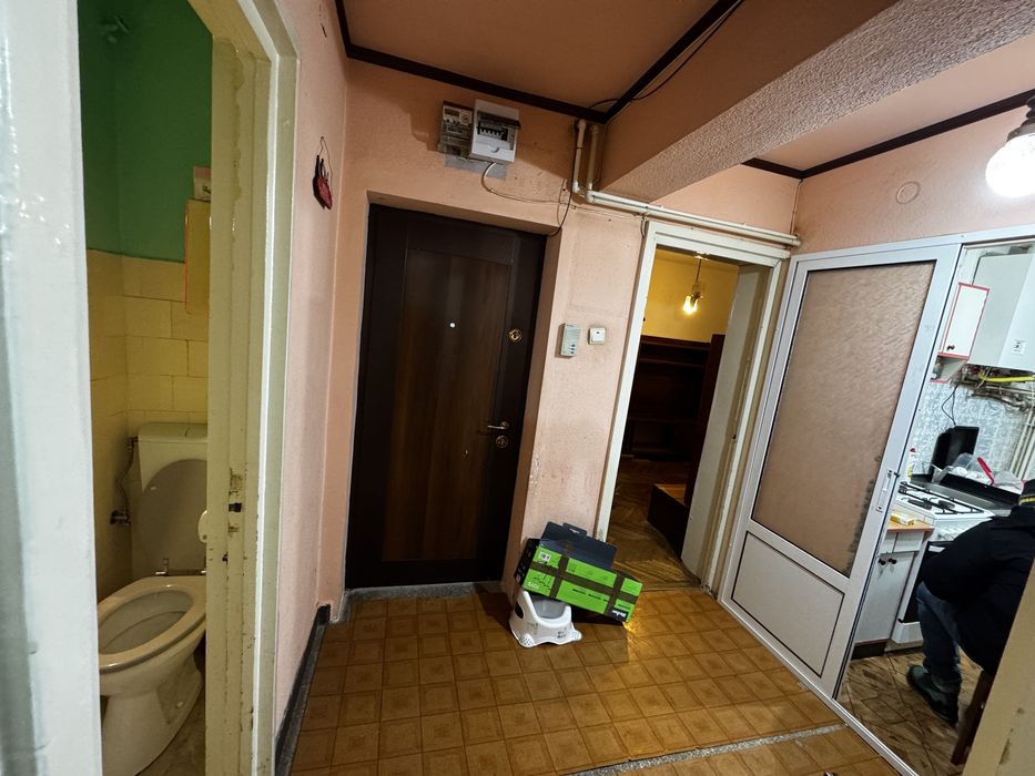 Vand apartament 3 camere, decomadat, etaj 3. Deva Str. Minerului