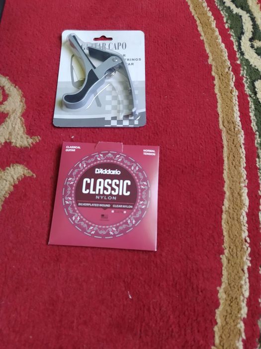 Klassik gitara sotiladi narxi 1mln kamplekt