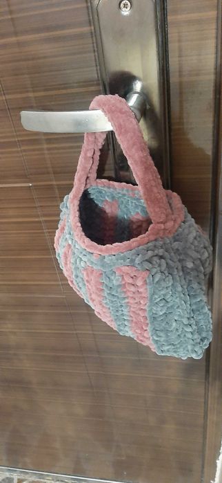 Ръчно плетени малки, удобни чанти.