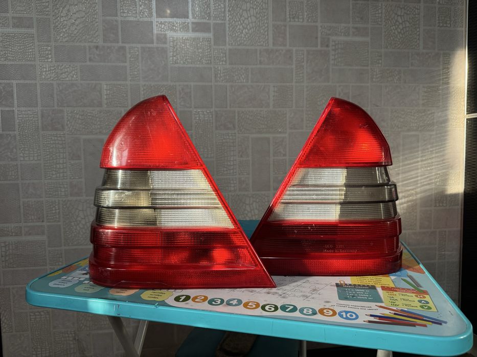 Мерсадес 202 задние стопы