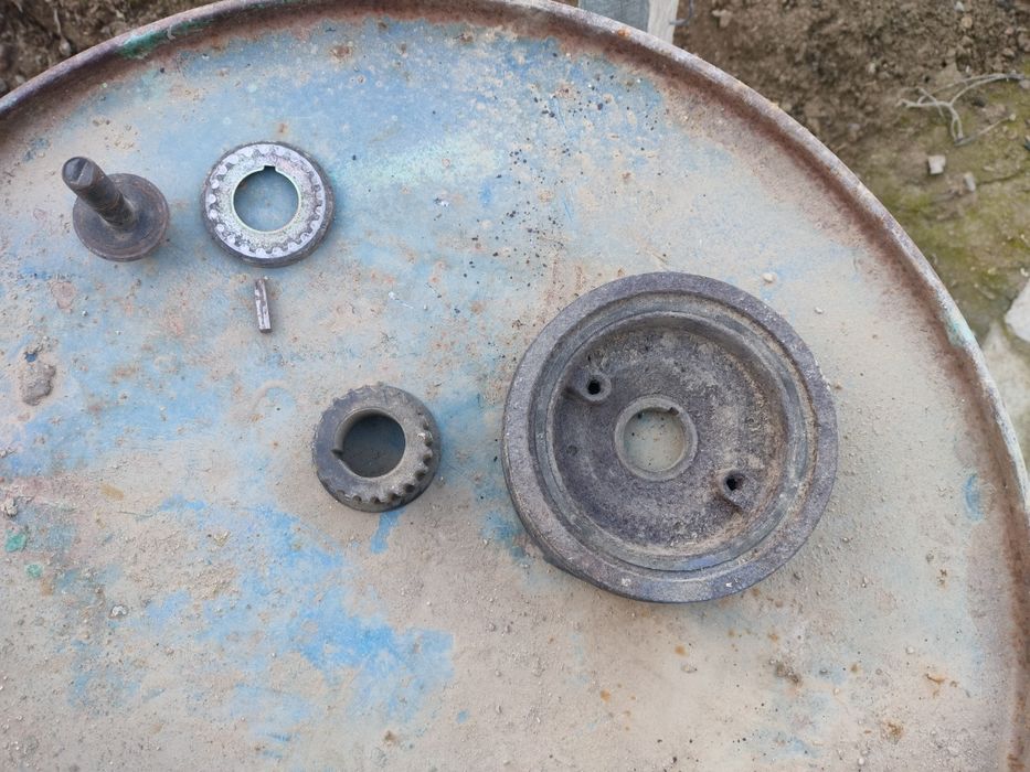 Шкиф на мазда кронс. потрубка радиатора