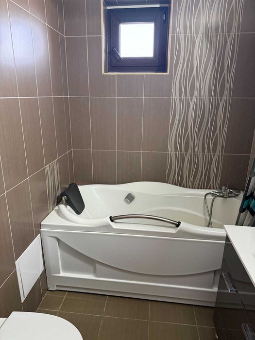 Inchiriez Aprtament 4 Camere Zona Bradet