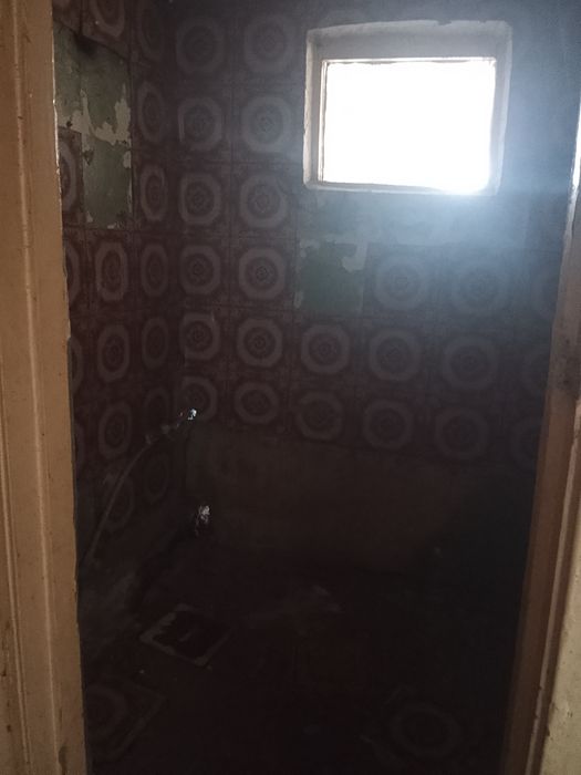 Продаётся двушка на правом.