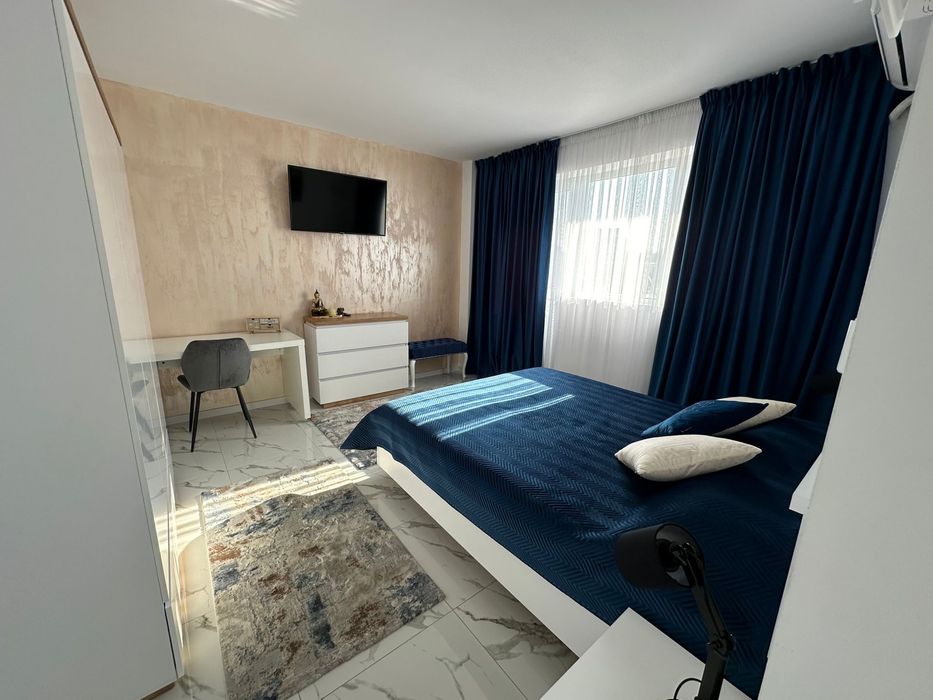 Inchiriez apartament  4 camere