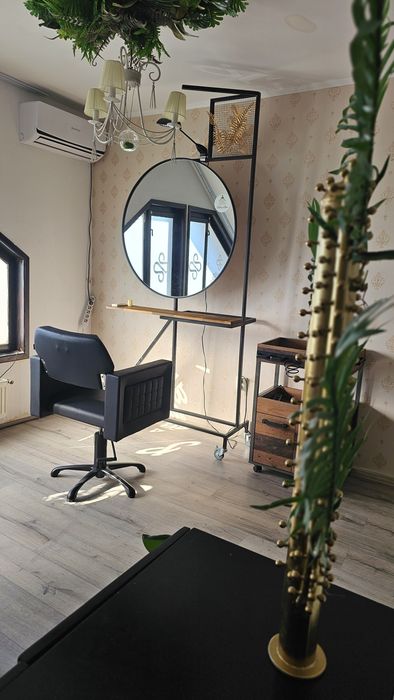 Mobilier salon coafură complet – scafă, 2 scaune hidraulice, 2 posturi de lucru – Brașov