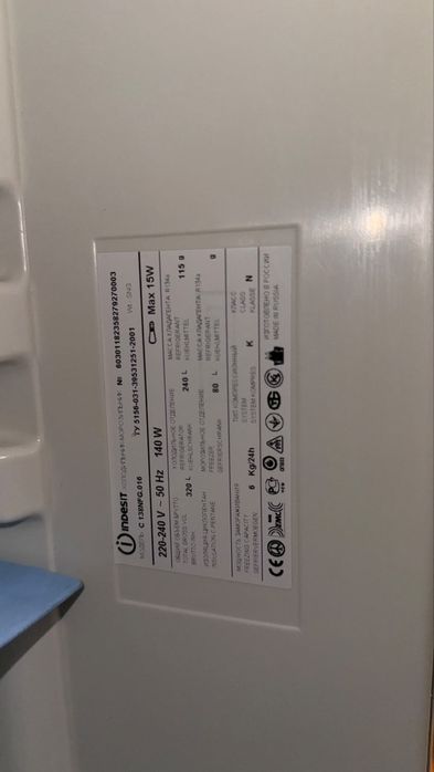 Холодильник Indesit